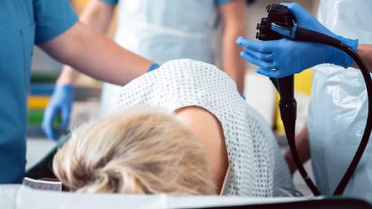 Patientin unterzieht sich im Spital einer Darmspiegelung