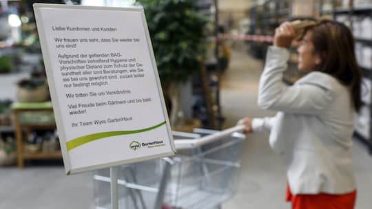 Ein Schild informiert über die Schuzt-Massnahmen