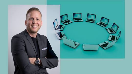 Foto von Politologe Christian Maag umgeben von Computern; Digitale Zukunft für alle «Sparen bei der Förderung von Grundkompetenzen ist kontraproduktiv» Alle sollen digital am Leben teilhaben können. Dafür setzt sich die Allianz Digitale Inklusion Schweiz (ADIS) ein. Vorstandsmitglied Christian Maag sagt, warum die Sparpläne des Bundes alarmierend sind.