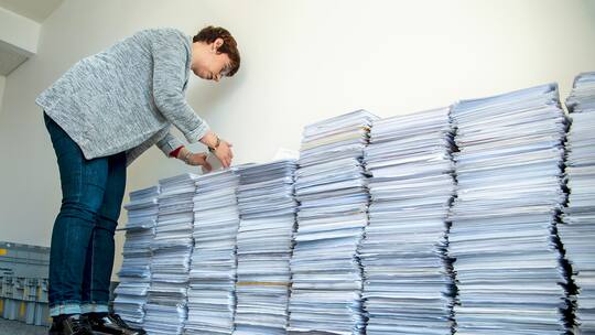 Schwierige Kontrolle: eine Anwältin des Kantons Waadt mit Kurzarbeitformularen