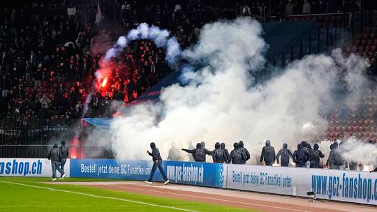 Ausschreitungen im Stadion Letzigrund nach dem Spiel zwischen dem FC Zürich und GC (23. Oktober 2021)