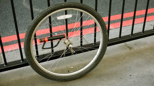 Velorad am Strassenrand