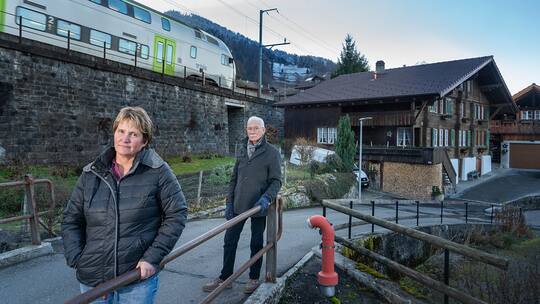 Margrit Steiner und ihr kämpferischer Nachbar Gerhard Zumstein in Leissigen BE