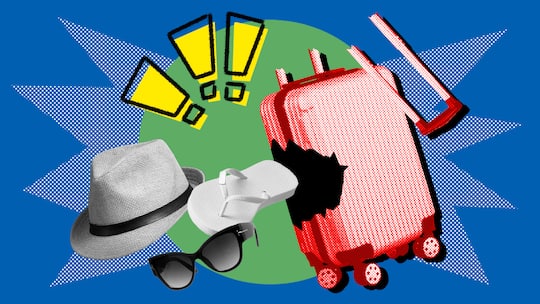 Ein Reisekoffer mit abgebrochenen Trägern steht zusammen mit einem Sommerhut, Sandalen und Sonnenbrille vor einem blauen Hintergrund. Wenn in den Ferien etwas schiefgeht, kann eine Reiseversicherung den finanziellen Schaden decken. In welchen Fällen macht sie Sinn?
