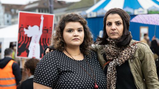 Sepideh Karimi & Negin Winkler Iranerin in der Schweiz in der Kundgebung in Zürich zur Situation im Iran.
