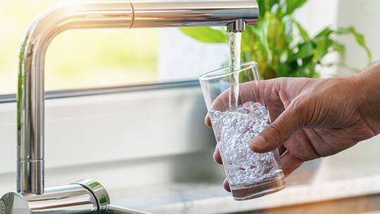 Trinkwasser aus dem Wasserhahn