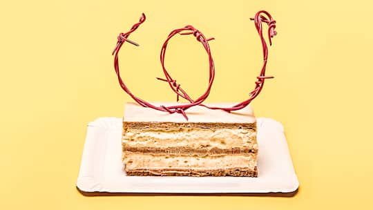 Stacheldraht auf Cremeschnitte