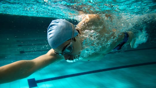 Warum juckt es nach dem Bad im Ohr?