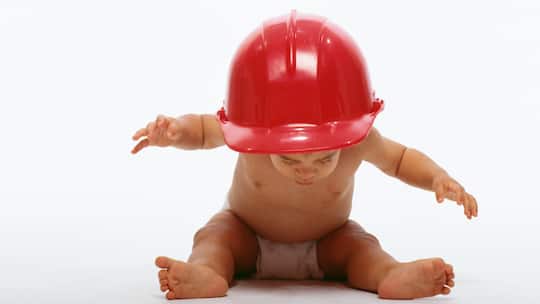 Braucht Baby einen Helm?