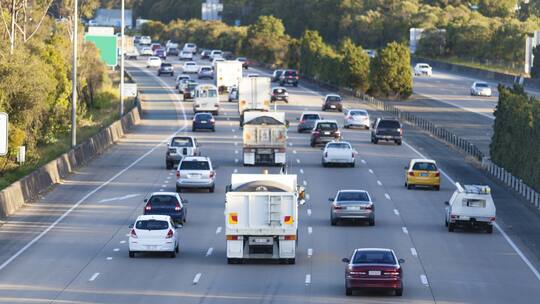 Rechts überholen bei Stau