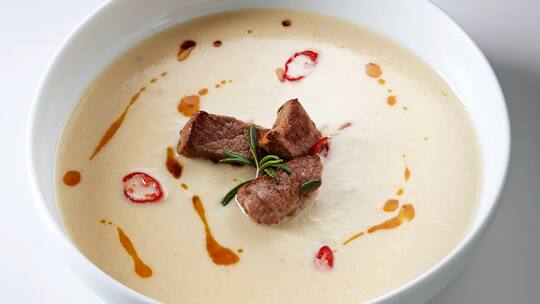 Quittensuppe mit scharfen Rehwürfeli