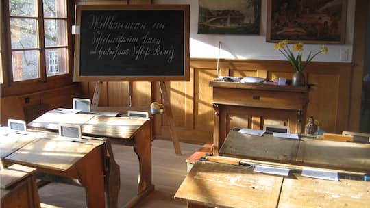 Mit Rohrstock und Kreide