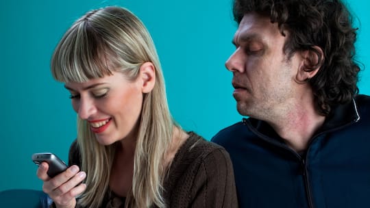 «Meine Partnerin flirtet online mit anderen Männern»