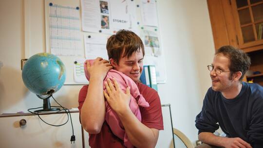 Es ist … eine Puppe