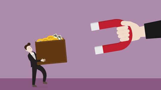 Symbolbild: Magnet zieht Geldbeutel mit vielen Münzen drin an.