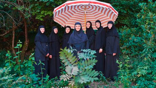 Schwester Antonia (Mitte) und die orthodoxen Schwestern von Les Sciernes d'Albeuve FR.