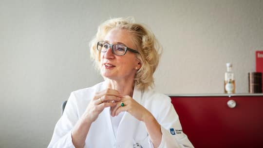 Frau Prof. Dr. med Brigitte Leeners; Klinik für Reproduktions-Endokrinologie UniversitätsSpital Zürich; Seit 2020 Klinikdirektorin, Klinik für Reproduktions-Endokrinologie, Universitätsspital Zürich, Seit 2015 Leitende Ãrztin, Klinik für Reproduktions-Endokrinologie, Universitätsspital Zürich