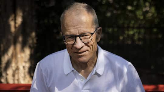 Portrait von Ueli Meister, fotografiert am Donnerstag, 16. Juli 2026, in Riedikon von Anne Gabriel-Juergens fuer den Beobachter. Die Krankenkasse Assura hat eine 100-jaehrige Frau im Altersheim wegen eines ausstehenden Betrags von 29 Franken betriebe…