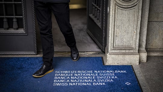 A person leaves the entrance of the building of the Swiss National Bank in Zurich, Switzerland, on Thursday, September 25, 2025. (KEYSTONE/Michael Buholzer)