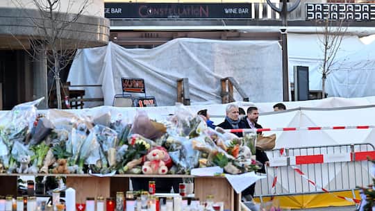 CRANS-MONTANA, SWITZERLAND - JANUARY 03: Swiss Federal Councilor Beat Jans visits the memorial site nearby the disaster site on January 03, 2026 as the investigation continues into the deadly New Year's Eve fire at Le Constellation bar in Crans-Monta…