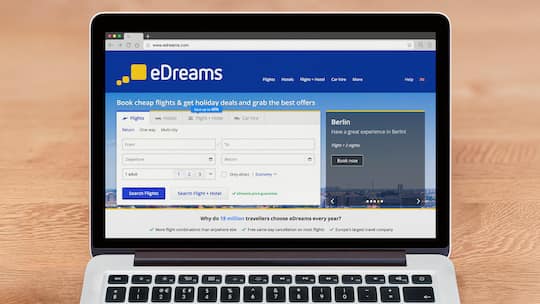 T7F24H An Apple Macbook displays the eDreams website (Editorial use only).