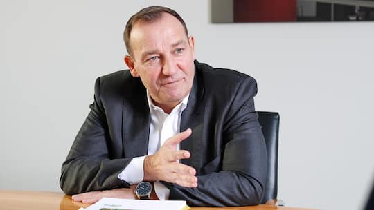 SVP Thomas Matter im Interview mit dem Blick am 7.2.24 in Zuerich. Photo Siggi Bucher