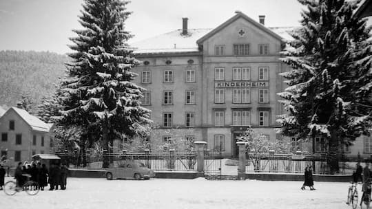 Kinderheim (Waisenhaus) in Einsielden um ca. 1960Aufnahme undatiert, Anton Wikart/Sammlung Verein fürs Chärnehus, EinsiedelnBildnachweis: Privatarchiv