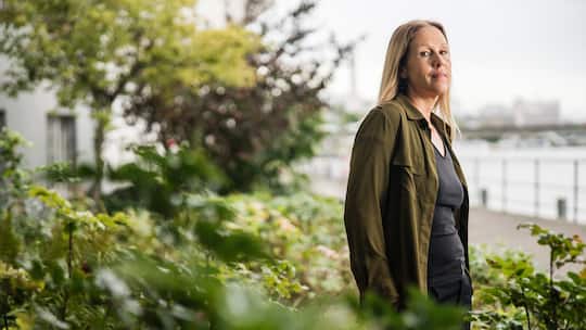 Foto: Stefan Bohrer, Basel, 28.8.25: Essstörungen bei Erwachsenen gelten noch immer als Tabu. Wir treffen Nadja Maurer (41), die seit 20 Jahren mit einer Essstörung kämpft und das Thema entstigmatisieren will.