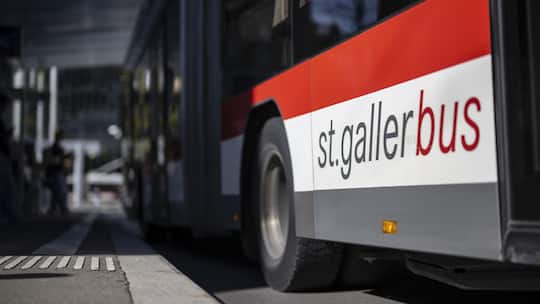 Logo am St. Galler Bus der Verkehrsbetriebe St. Gallen (VBSG) im Tarifverbund Ostschweiz, aufgenommen am Dienstag, 7. Oktober 2025, in St. Gallen. (KEYSTONE/Gian Ehrenzeller)
SCHWEIZ ST. GALLEN VERKEHR VBSG
