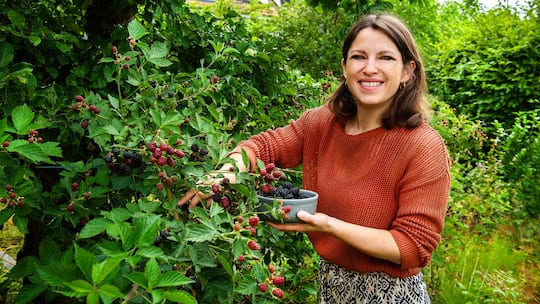 Mattea Meyer, Co-Präsidentin der SP und Nationalrätin, zu Hause in ihrem Garten, Winterthur, 8. Juli 2026