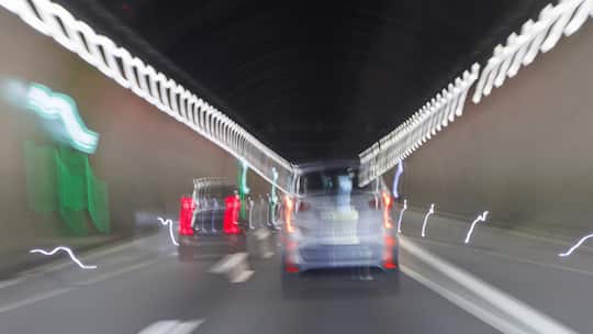 Foto: Sven Thomann, 16.3.2024, Luzern: Autos im Tunnel bei Luzern. Tunnel, Verkehr, Themenbild, Symolbild