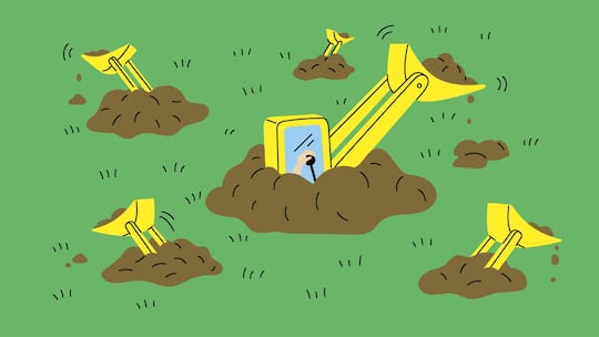 Bagger wühlt den Rasen auf