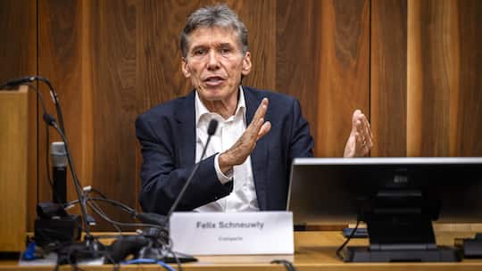 Felix Schneuwly, Krankenkassenexperte bei Comparis, spricht an einer Medienkonferenz zur Praesentation der Resultate der KOF-Prognose der Gesundheitsausgaben, am Dienstag, 19. November 2024 in Zuerich. (KEYSTONE/Michael Buholzer)
SCHWEIZ KOF PROGONOS…