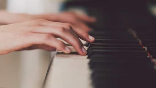 Close up,female hands playing piano.
Original File-ID: 477703459