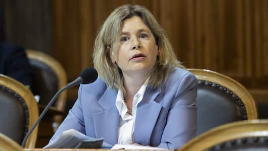 Esther Friedli, SVP-SG, spricht waehrend der Debatte um die Volksinitiative "Keine 10-Millionen-Schweiz!.(Nachhaltigkeitsinitiative)", waehrend der Wintersession der Eidgenoessischen Raete, am Montag, 15. Dezember 2025 in Bern. (KEYSTONE/Peter Klaunz…