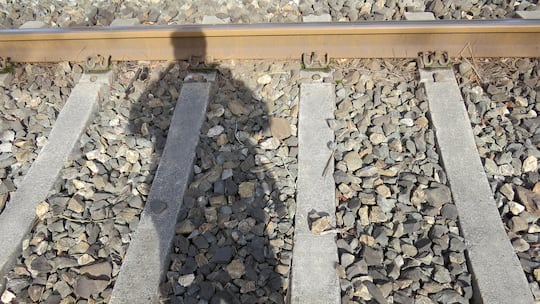 Warning signs of level crossing un a railway line
Original File Name: 931909572