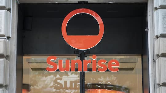 Das Logo von Sunrise - Maria Rusch erhält ihre Sunrise-Rechnungen immer erst nach zehn Tagen. Die Seniorin fürchtet Mahnungen. Auf Beschwerden reagiert niemand – bis der Beobachter interveniert
