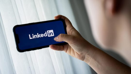 Photo illustrations in Poland - 04 Sept 2025 In this photo illustration, a LinkedIn logo is seen displayed on a smartphone. Poland Copyright: xMateuszxSlodkowskix/xSOPAxImagesx 20250904SOPAMASL013
imago images 0832453824