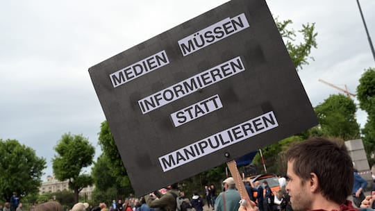 Demonstrant am Freitag, 1. Mai 2020 in Wien