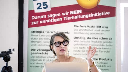 Babette Sigg, Praesidentin Konsumentenforum, spricht an der Pressekonferenz des Zuercher Bauernverband ueber die Massentierhaltungs-Initiative vom 25. September 2022