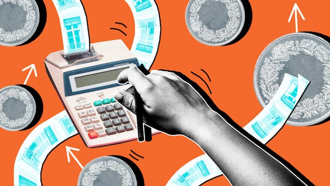 So viel darf die allgemeine Kostensteigerung betragen Eine Person tippt auf einen altmodischen Taschenrechner, dessen Berechnungen ausgedruckt werden. Darum herum befinden sich Münzenstücke. Nebst dem gestiegenen Referenzzinssatz geben Vermieterinnen und Vermieter auch die «allgemeine Kostensteigerung» an die Mieterinnen und Mieter weiter. Was bedeutet das und wie überprüft man, ob diese Berechnung korrekt ist?