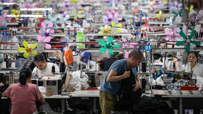 Kritik an Shein: Greenwashing für 250 Millionen Euro Arbeiter stellen Kleidung für das Fast-Fashion-E-Commerce-Unternehmen Shein her.