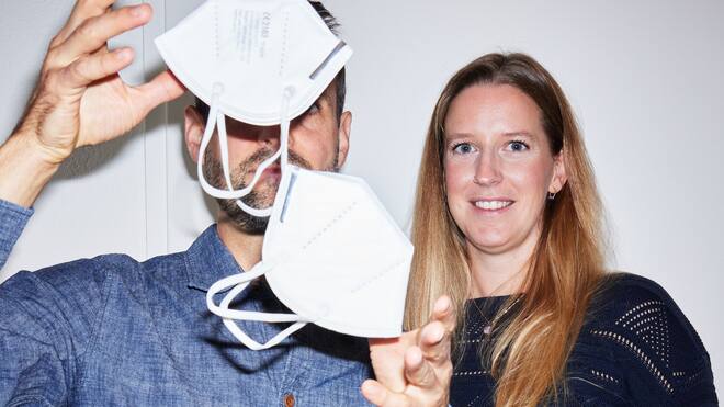 «Es war so psycho, das kannst du dir nicht vorstellen» Sarah Serafini und ihr guter Freund Daniel (Name geändert) treffen sich zu einem Gespräch über den Corona-Graben. Die Pandemie riss tiefe Gräben in unsere Gesellschaft. Sie verliefen durch Büros, Sportclubs, Freundschaften, Familien. Kann man sie zuschütten? Ein Gespräch zwischen zwei Freunden mit unterschiedlichen Ansichten.