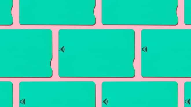 Wer braucht überhaupt noch Bargeld? Karten zum bargeldlosen Bezahlen. Elektronisches Bezahlen verbreitet sich immer mehr. Wird Bargeld bald überflüssig? Die Meinungen sind geteilt – ein Schlagabtausch.