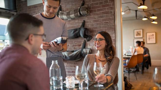 So verhalten Sie sich korrekt im Restaurant Bezahlen im Restaurant