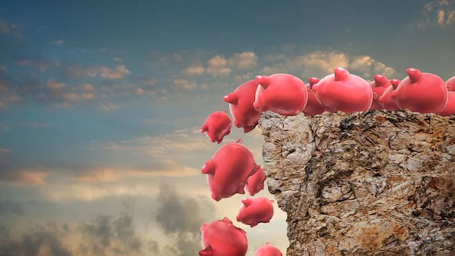 Das ändert sich bei den EL ab 2021 Eine Herde von Schweinen, welche aussehen wie Sparschweine, springen über eine Klippe herab.