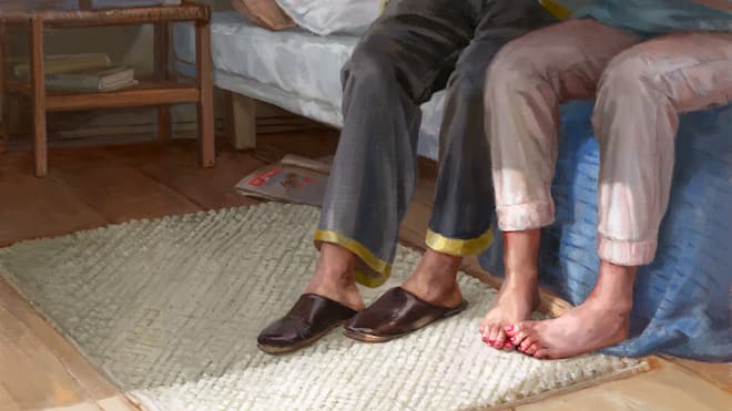 Beinahe getötet – und dann links liegen gelassen Eine Frau und ein Mann sitzen nebeneinander auf einem Bett, man sieht nur ihre Beine, es wirkt friedlich