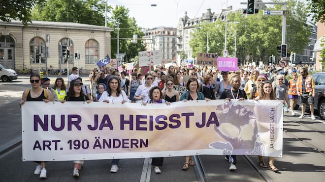 Sex ist, wenn beide zustimmen – alles andere ist Gewalt Demonstration für «Nur ja heisst ja» in Zürich (21. Mai 2022)