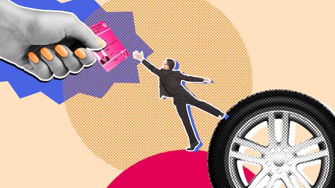 Führerschein einkassiert – und nun? Ein Mann greift nach einem Fahrausweis in einer übergrossen Hand über ihm. Sechs Fakten zum Ausweisentzug