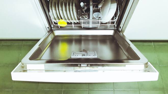 So kommen Sie heimlichen Stromfressern auf die Spur Geschirrspüler: Das Sparprogramm dauert etwas länger, macht das Geschirr aber sauberer.